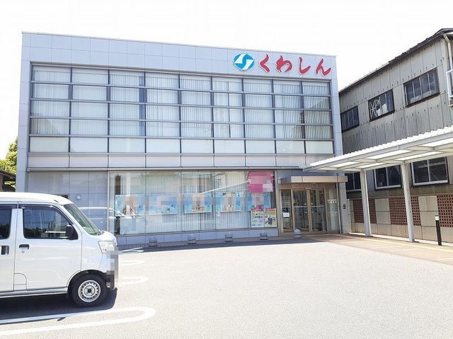 近くの桑名三重信用金庫川越市店まで650m（徒歩9分）