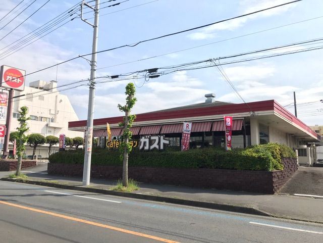 近くの飲食店まで200m（徒歩3分）