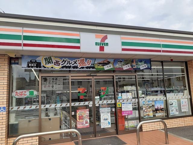 近くのセブンイレブン山吹丁店様まで800m(徒歩10分)