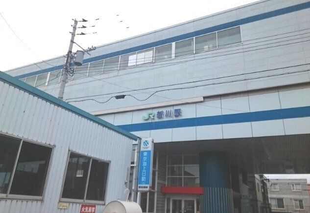 近くの新川駅まで790m（徒歩10分）