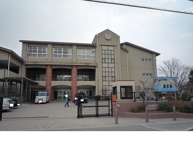 近くの西宮市立上ヶ原小学校様まで750m（徒歩10分）