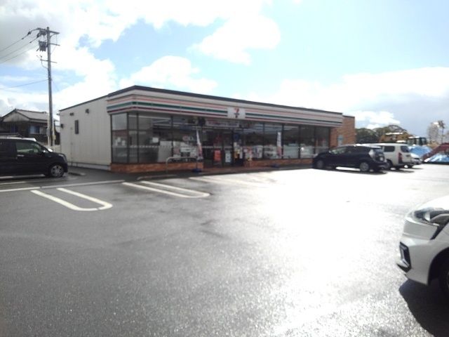 近くのセブンイレブン久留米三潴玉満店まで290m(徒歩4分)