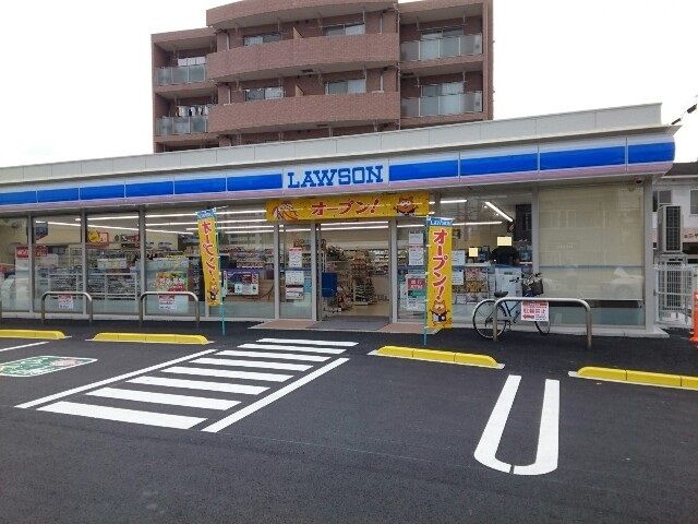 近くのコンビニまで250m（徒歩4分）