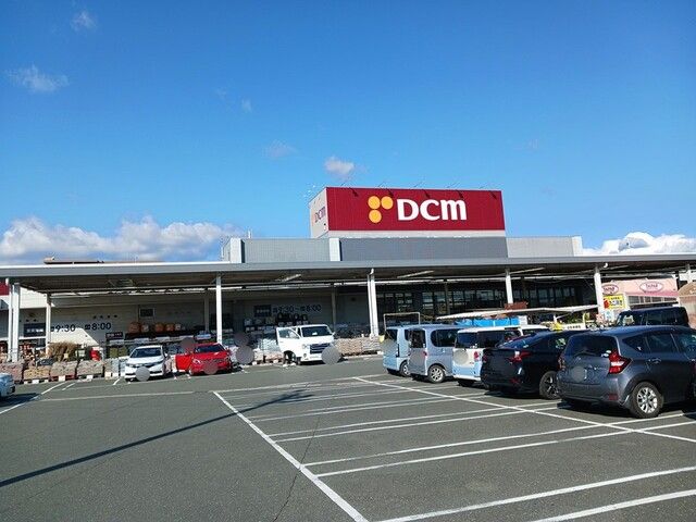 近くのDCM豊川東店様まで930m（徒歩12分）