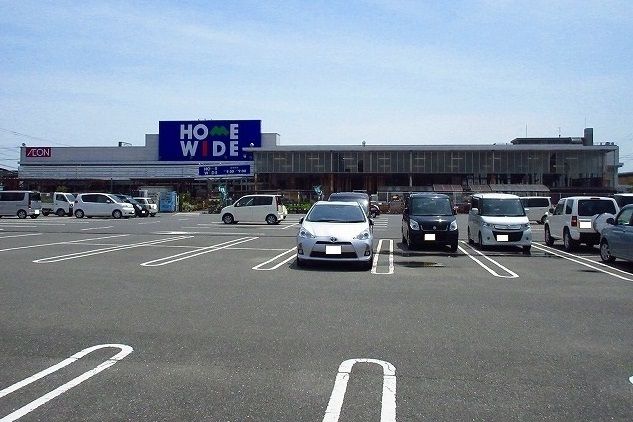 近くのホームワイドまで1,400m(徒歩18分)