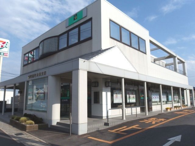 近くの群馬銀行片貝支店まで350m（徒歩5分）