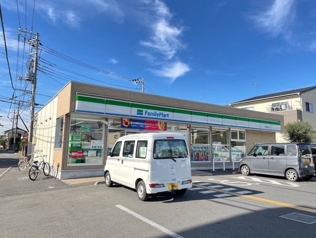 近くのコンビニまで800m（徒歩10分）