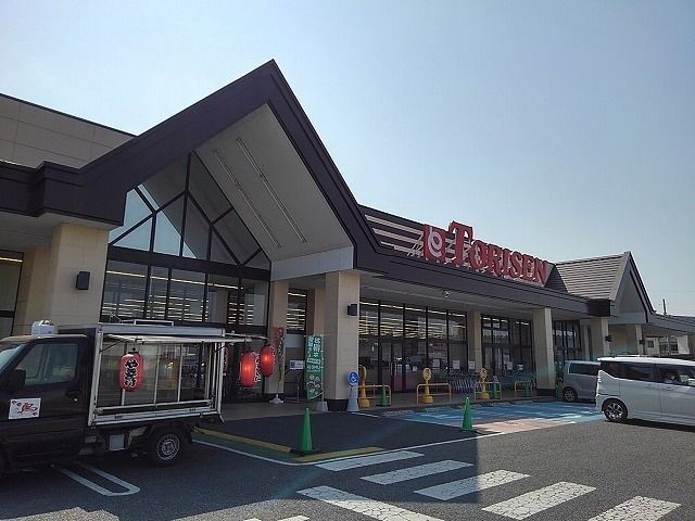 近くのとりせん小山羽川店まで1,000m(徒歩13分)