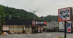 近くのかつや　神奈川葉山店まで490m（徒歩7分）