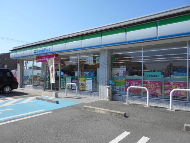 近くのコンビニまで300m（徒歩4分）