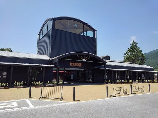 近くのJR由布院駅まで800m(徒歩10分)