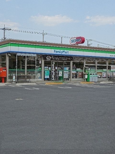 近くのファミリーマート青梅河辺町六丁まで600m(徒歩8分)