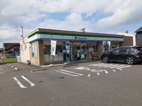 近くのファミリーマート岐阜茜部店まで800m(徒歩10分)