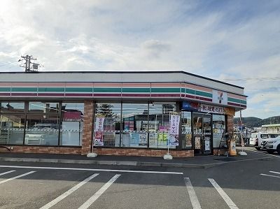 近くのセブン北見東陵店まで550m（徒歩7分）