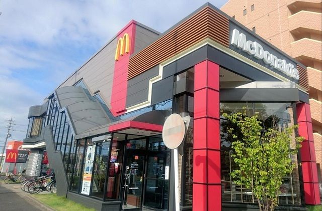 近くの飲食店まで700m（徒歩9分）