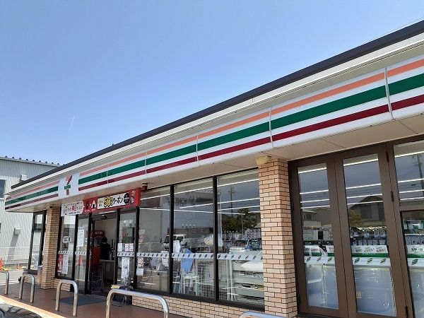 近くのセブンイレブン中旭が丘１丁目店まで1,500m（徒歩19分）