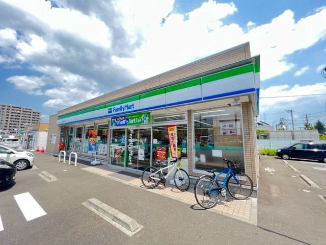 近くのコンビニまで550m（徒歩7分）