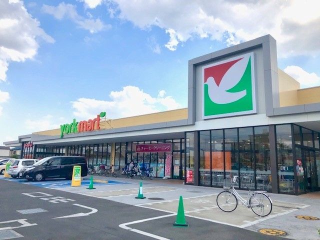 近くのヨークマート桶川店まで800m(徒歩10分)