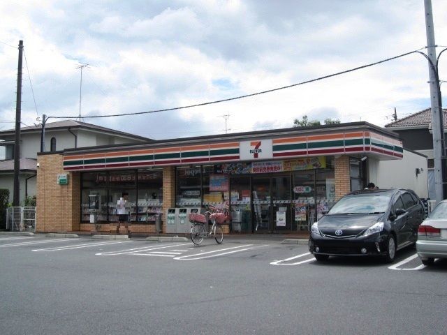 近くのセブンイレブン上尾上店まで800m（徒歩10分）