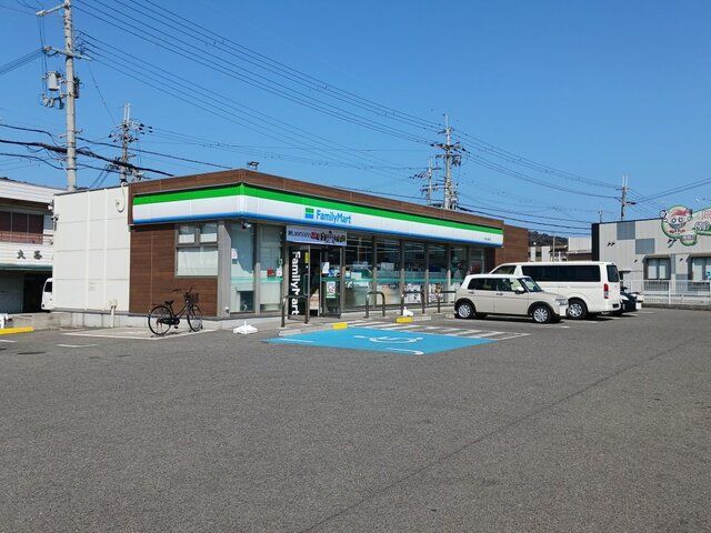 近くのファミリーマート園部店様まで230m(徒歩3分)