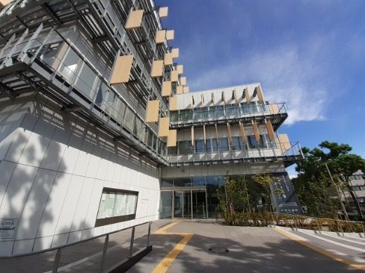 近くの伊丹市役所まで2,300m（徒歩29分）