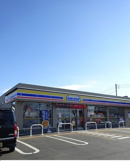 近くのミニストップまで330m(徒歩5分)