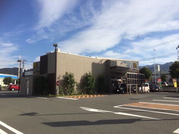 近くのマクドナルドまで600m（徒歩8分）