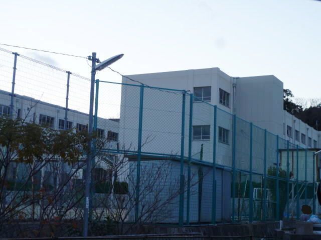 近くの神戸市立西脇小学校まで600m（徒歩8分）