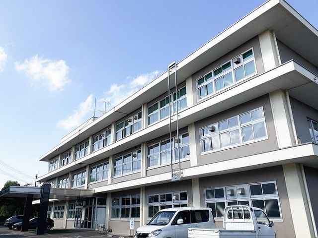 近くの役所まで950m（徒歩12分）
