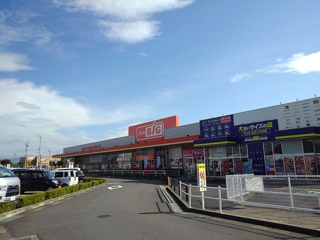 近くのザ・ビッグ丸亀城南店まで750m(徒歩10分)