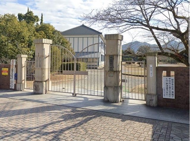近くの西脇小学校まで1,400m(徒歩18分)