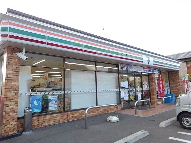 近くのセブンイレブン神辺川南店まで500m（徒歩7分）