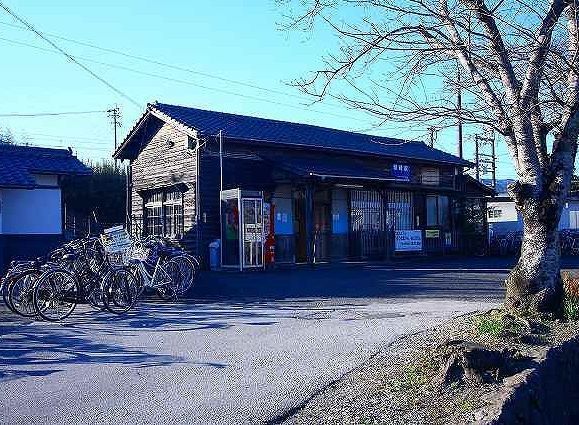 近くの熊崎駅まで1,600m（徒歩20分）