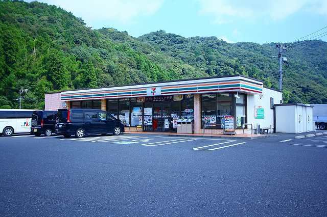 近くのセブンイレブンまで550m(徒歩7分)
