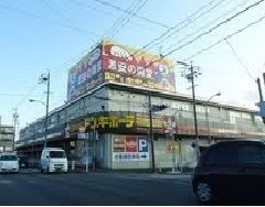 近くのドンキホーテまで750m（徒歩10分）