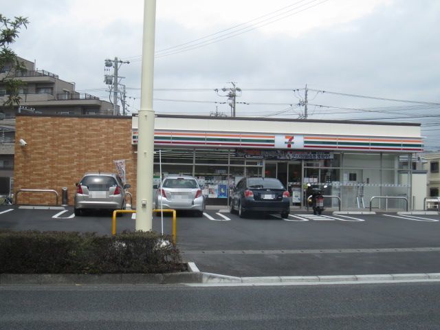 近くのセブンイレブンまで190m（徒歩3分）