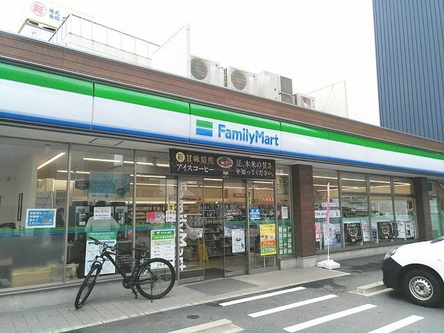 近くのファミリーマートまで400m(徒歩5分)