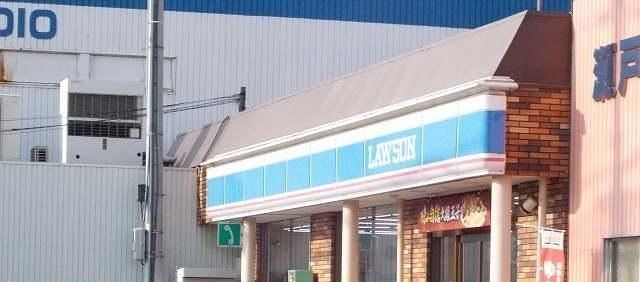 近くのローソンさんまで440m（徒歩6分）