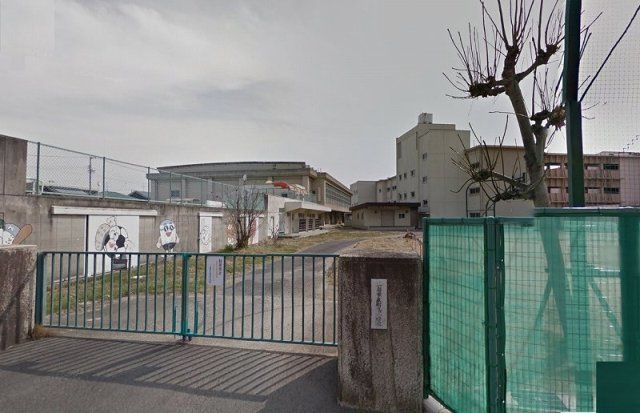 近くの江南市立　布袋小学校まで850m（徒歩11分）