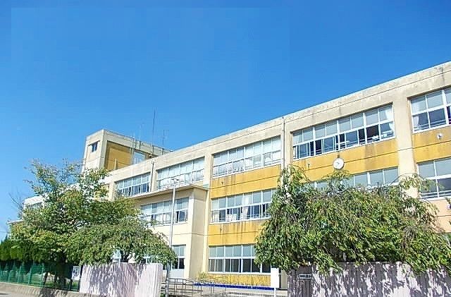 近くの小学校まで1,100m（徒歩14分）