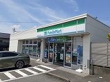 近くのファミリーマート富士宮登山道店まで300m（徒歩4分）