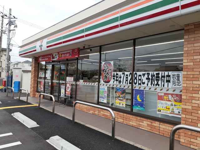 近くのコンビニまで285m（徒歩4分）