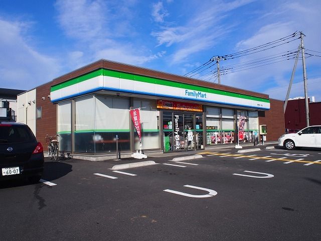 近くのファミリーマートまで650m(徒歩9分)