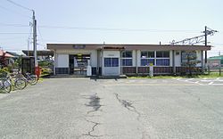 近くの嘉川駅まで1,600m(徒歩20分)