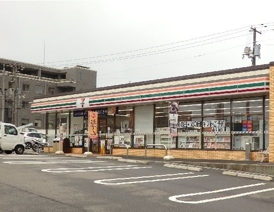 近くのセブンイレブン広島五日市千同店まで1,400m（徒歩18分）