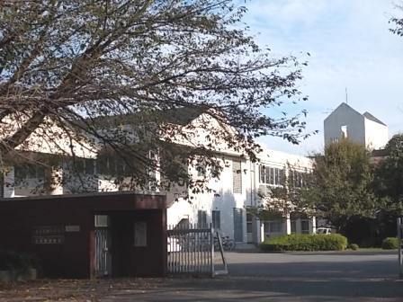 近くの谷田部南小学校まで800m(徒歩10分)