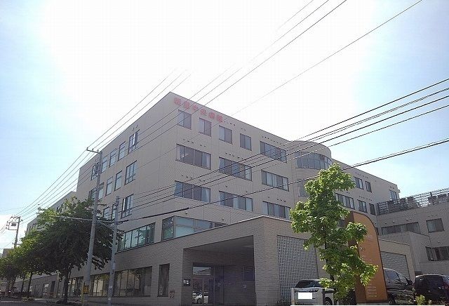 近くの朝里中央病院まで470m（徒歩6分）