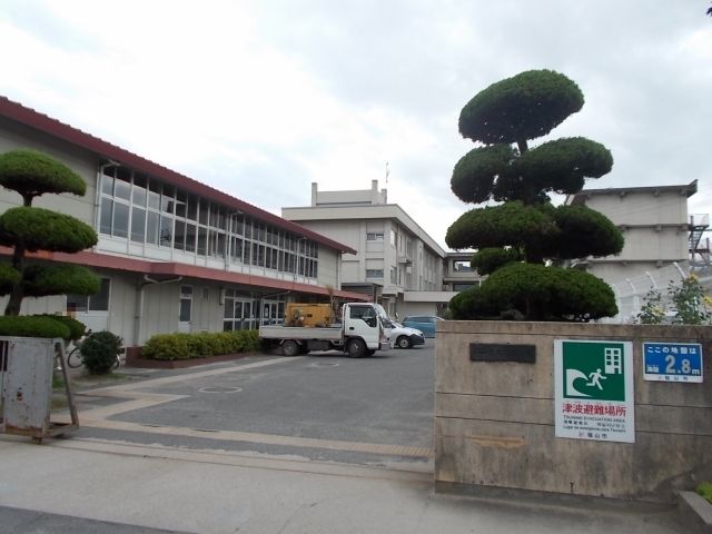近くの福山市立光小学校まで110m（徒歩2分）