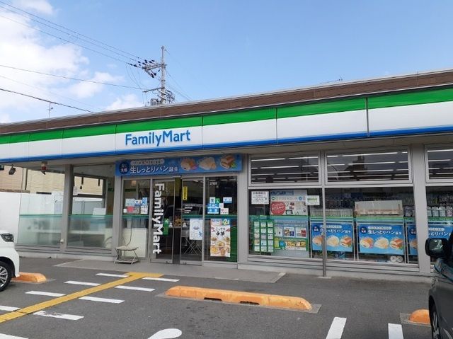 近くのファミリーマート　城陽寺田店まで800m（徒歩10分）