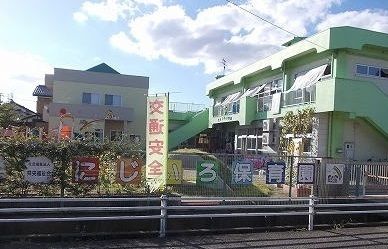 近くの県央福祉会にじいろ保育園まで350m（徒歩5分）